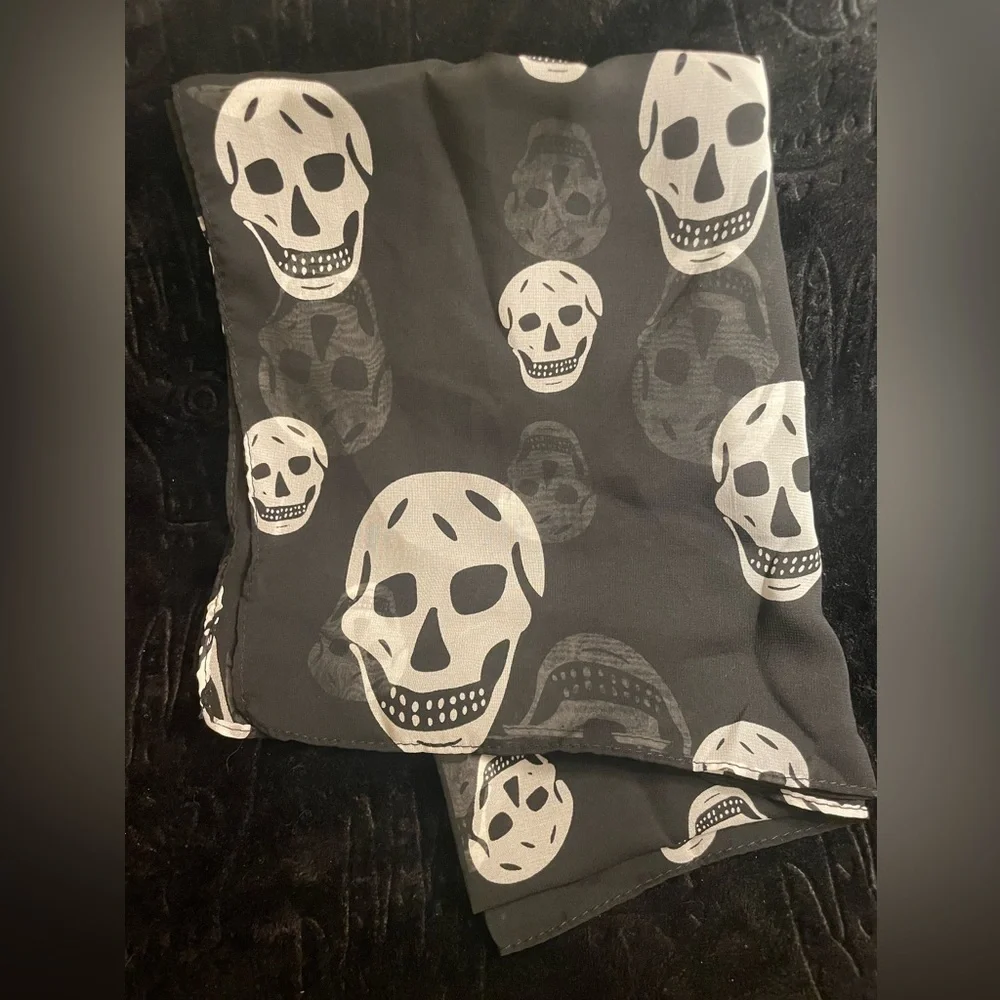 SHEER SKULLS ☠️ | Black & White Skull Print | Scarf (Brand New!) 💕✨ - Picture 8 of 12